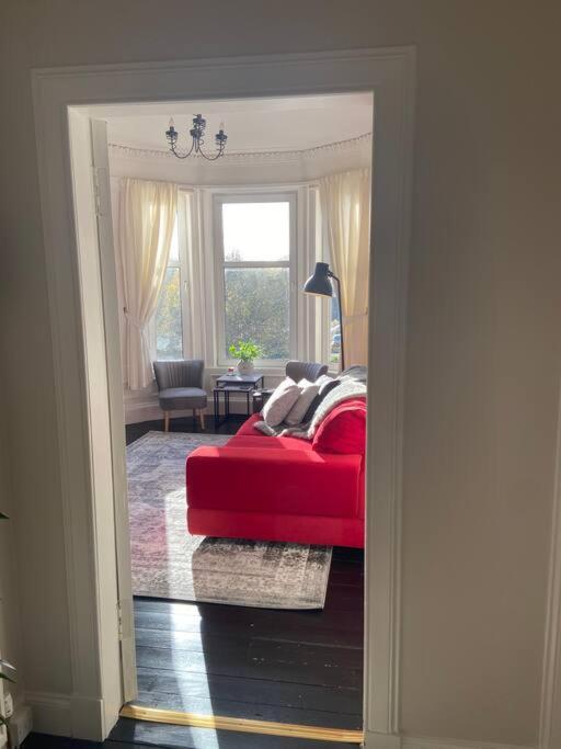 Beautiful Traditional Flat In The Center Of Largs. Exterior foto