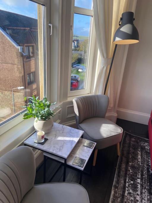 Beautiful Traditional Flat In The Center Of Largs. Exterior foto