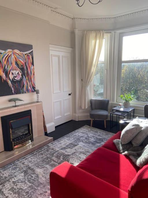 Beautiful Traditional Flat In The Center Of Largs. Exterior foto